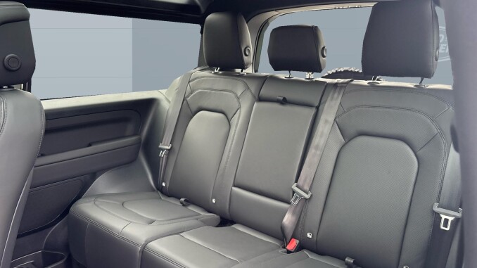 Land Rover Defender 3.0 D250 X-Dynamic HSE 90 3dr Auto Diesel Estate - Image 4
